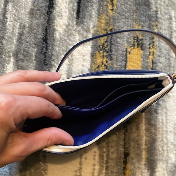 Fun large wristlet - Picture 4 of 5